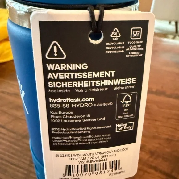 Hydro Flask 20oz water Bottle - Picture 4 of 5